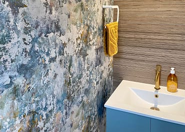 Vif Pose dun papier peint dans un toilette