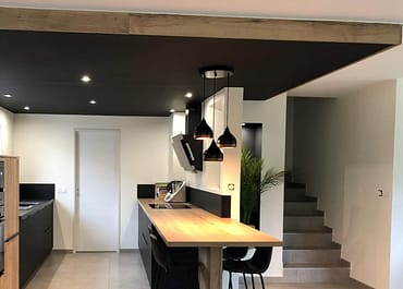 Voiron Realisation dun plafond noir avec bandeau stratifie